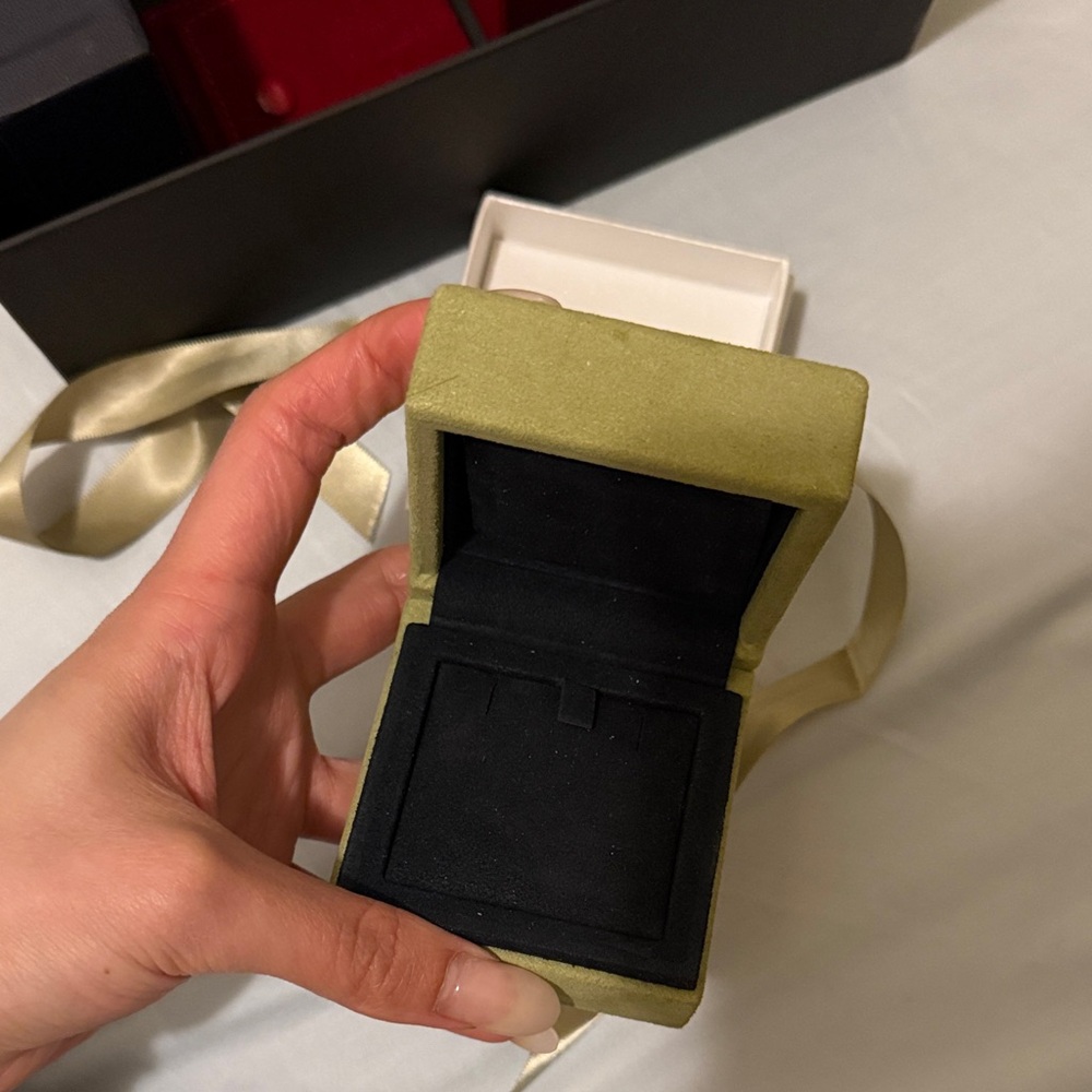 Van cleef earring box